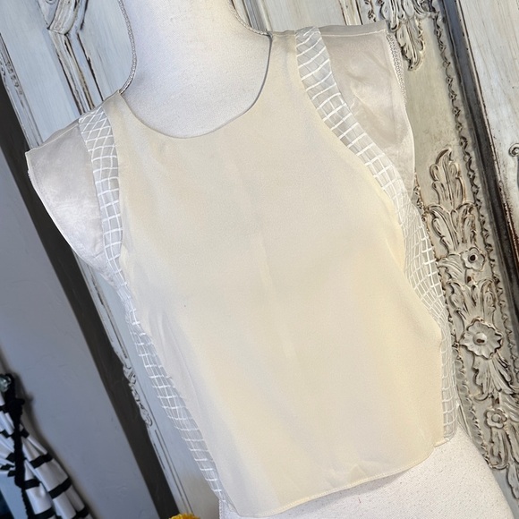 ELIZABETH And JAMES Elegant Cream Sleeveless Crop Top - Picture 2 of 14